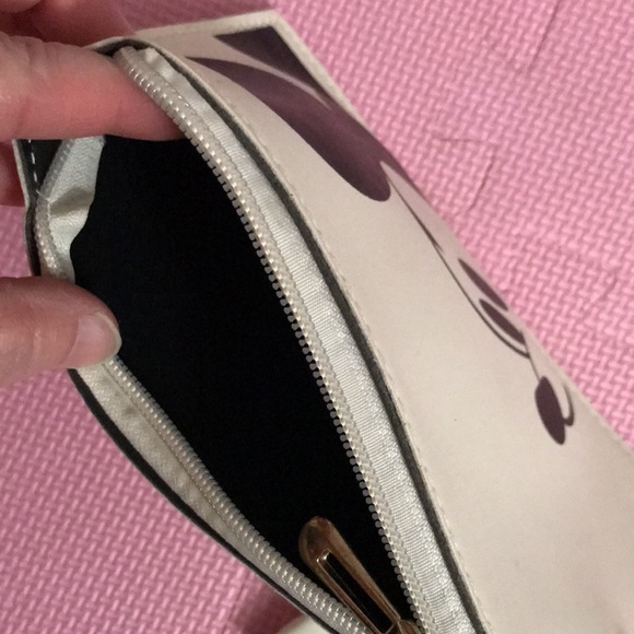 Disney’s Mickey Mouse Small Travel Bag with credit card holder - Picture 7 of 7